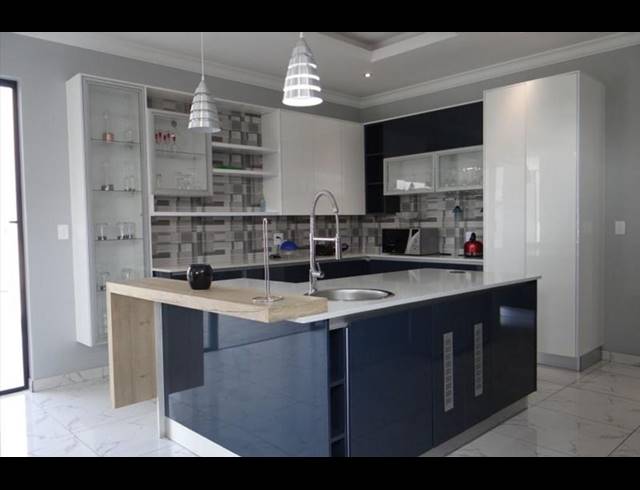 5 BEDROOM HOUSE FOR SALE IN MIDSTREAM RIDGE